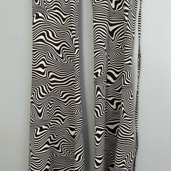 H&M Divided Brown and White Zebra Printed pants with waist tie string - Picture 4 of 6